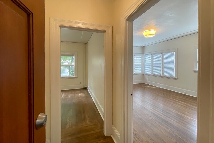 More Photos Of 1000 E 33rd St, Oakland Apartments For Sale