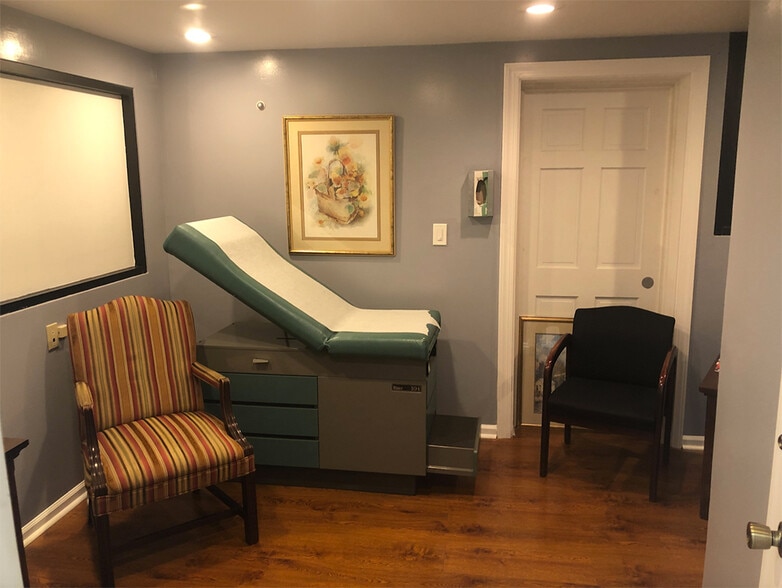 More Photos Of 2563-2567 Capital Medical Blvd, Tallahassee Medical For Lease