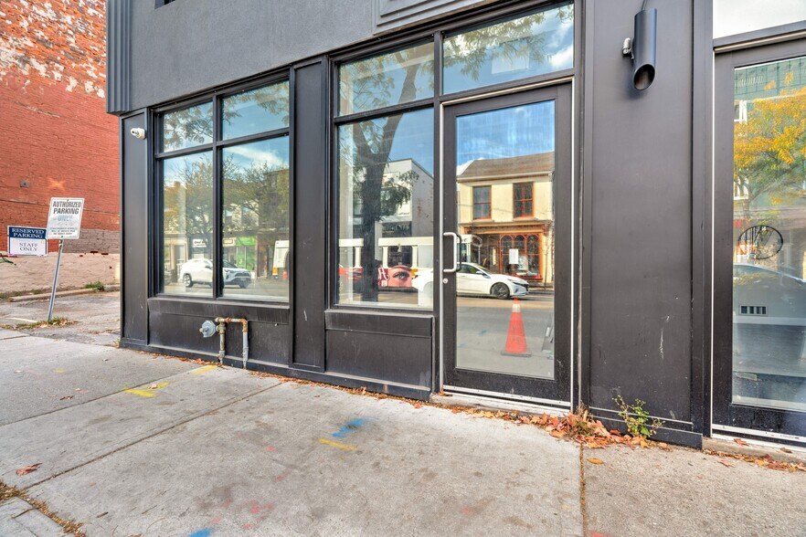 More Photos Of 90 John St S, Hamilton Storefront Retail Residential For Lease