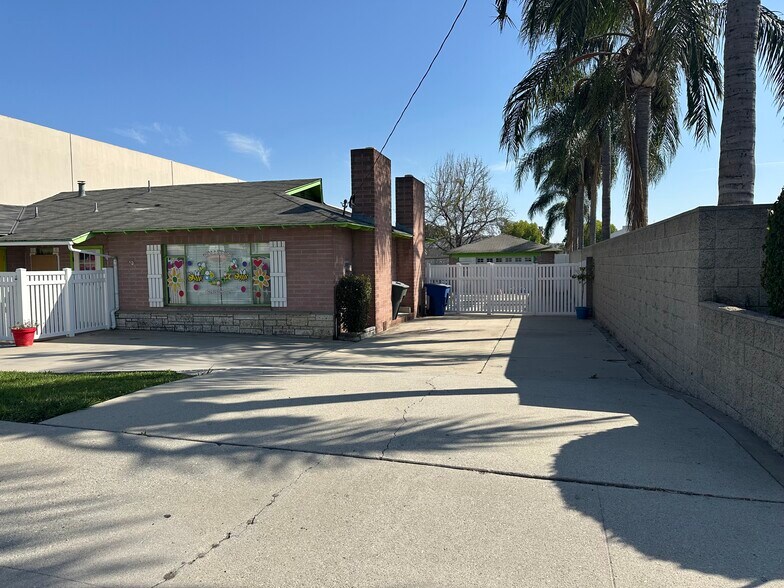 More Photos Of 2100 E Lambert Rd, La Habra Contractor Storage Yard For Sale