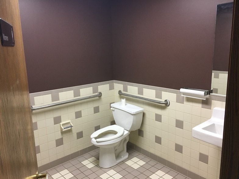 More Photos Of 1801-1803 Holian Dr, Spring Grove Manufacturing For Lease