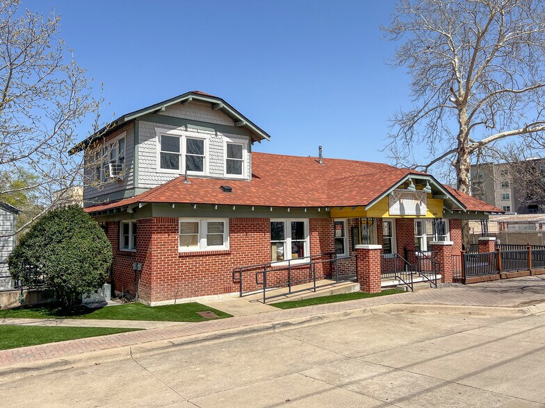 More Photos Of 304 W Cannon St, Fort Worth Restaurant For Sale