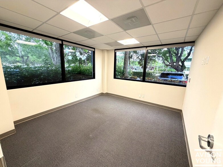 More Photos Of 500 Sawgrass Corporate Pky, Sunrise Office For Lease