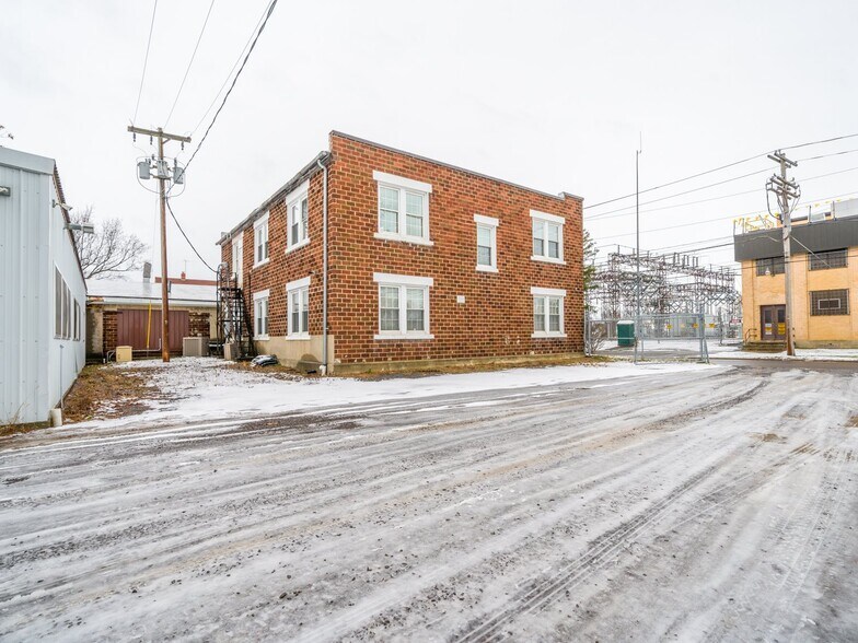 More Photos Of 50 Franklin St, Batavia Flex For Sale