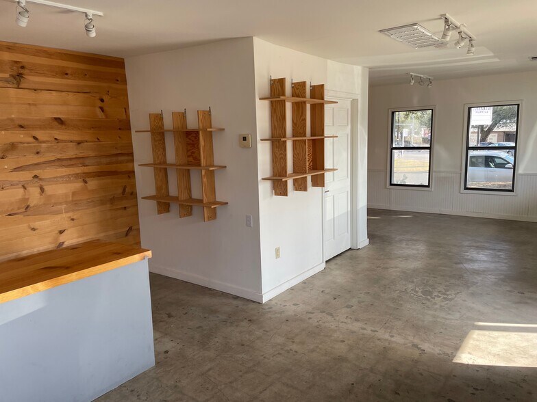 More Photos Of 2120 S Lamar Blvd, Austin Freestanding For Sale
