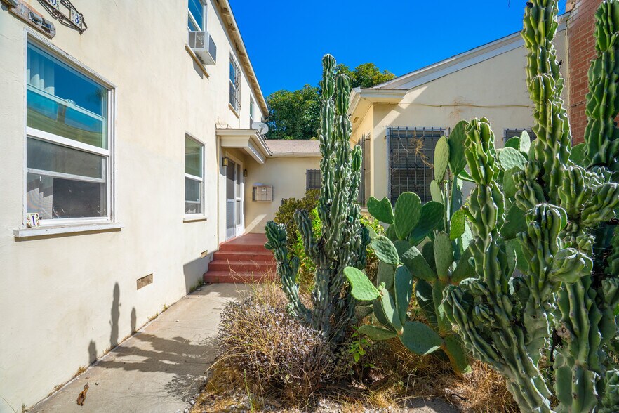 More Photos Of 2011 S Shenandoah St, Los Angeles Apartments For Sale