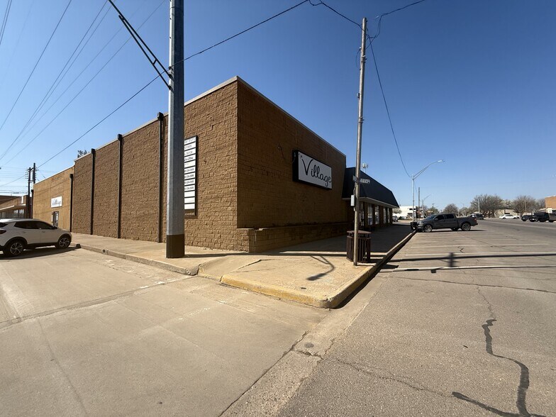 More Photos Of 1107 Main St, Woodward Storefront For Sale