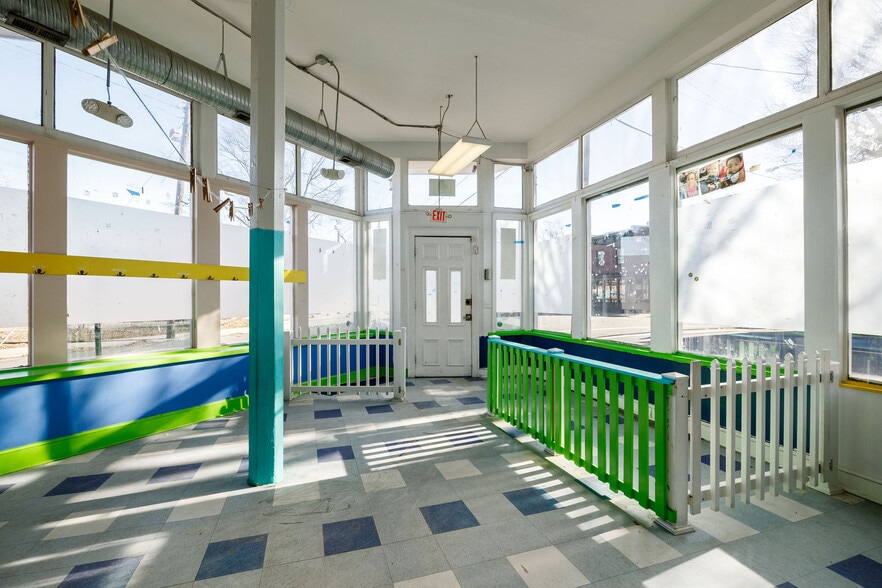 More Photos Of 300 W Clay St, Richmond Storefront Retail Residential For Lease