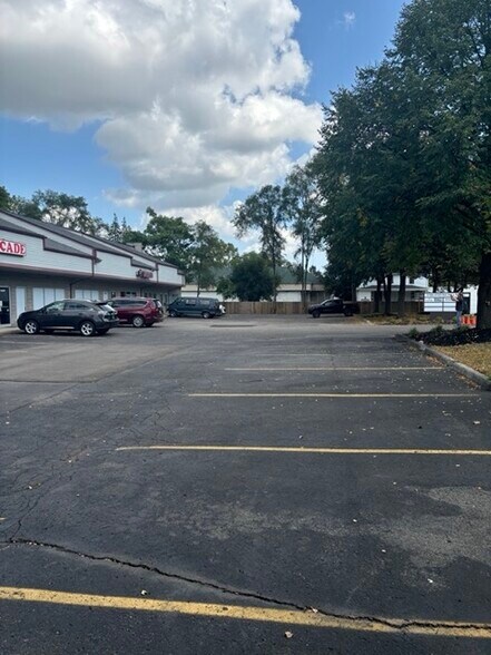 More Photos Of 37466-37522 Ann Arbor Trl, Livonia Storefront For Lease