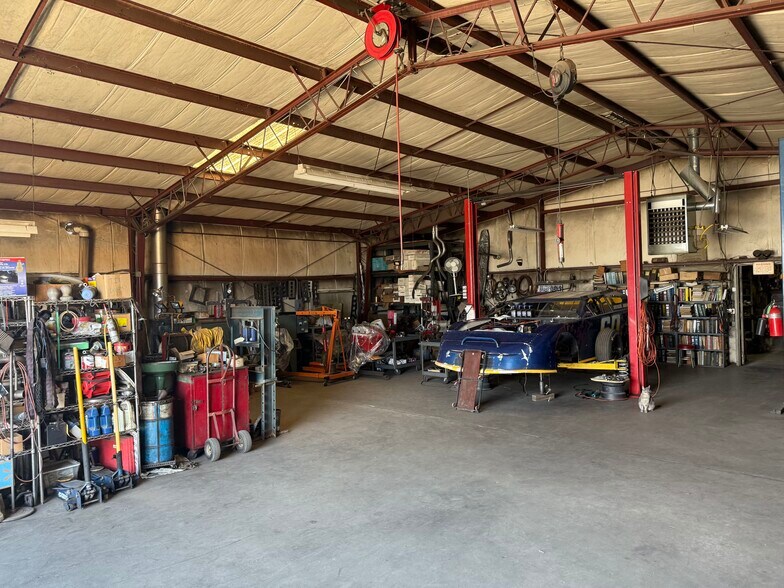 More Photos Of 950 Western Knolls Ave, Beaumont Industrial For Sale