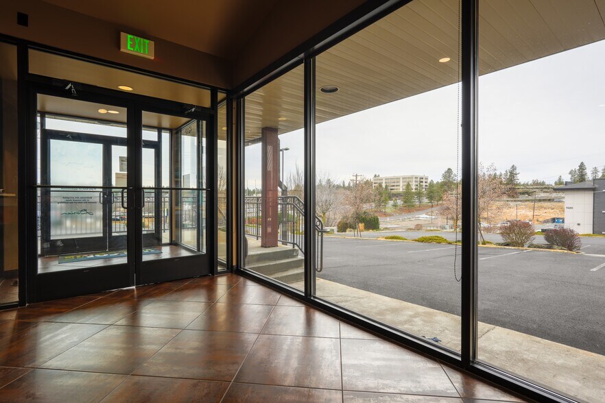 More Photos Of 4212 W Sunset Blvd, Spokane Flex For Sale