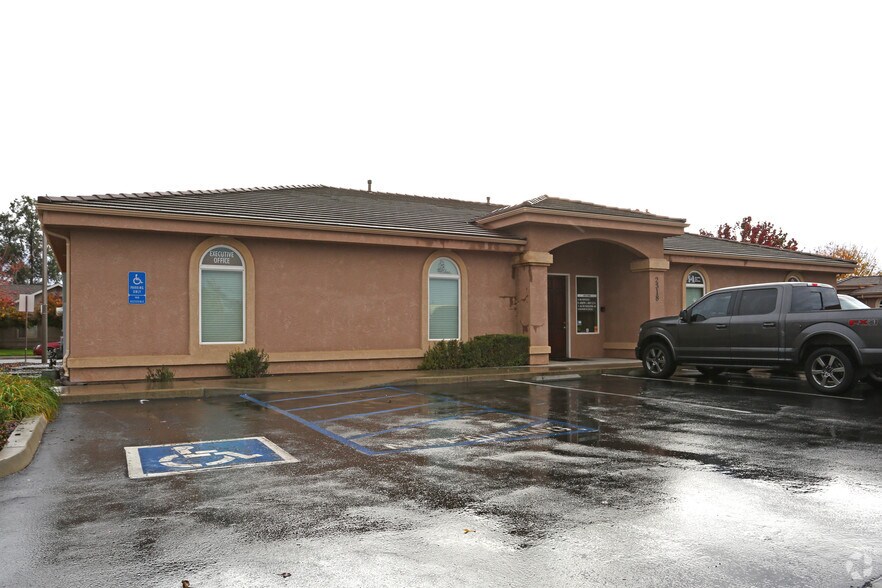 More Photos Of 2318 W Sunnyside Ave, Visalia Office For Lease