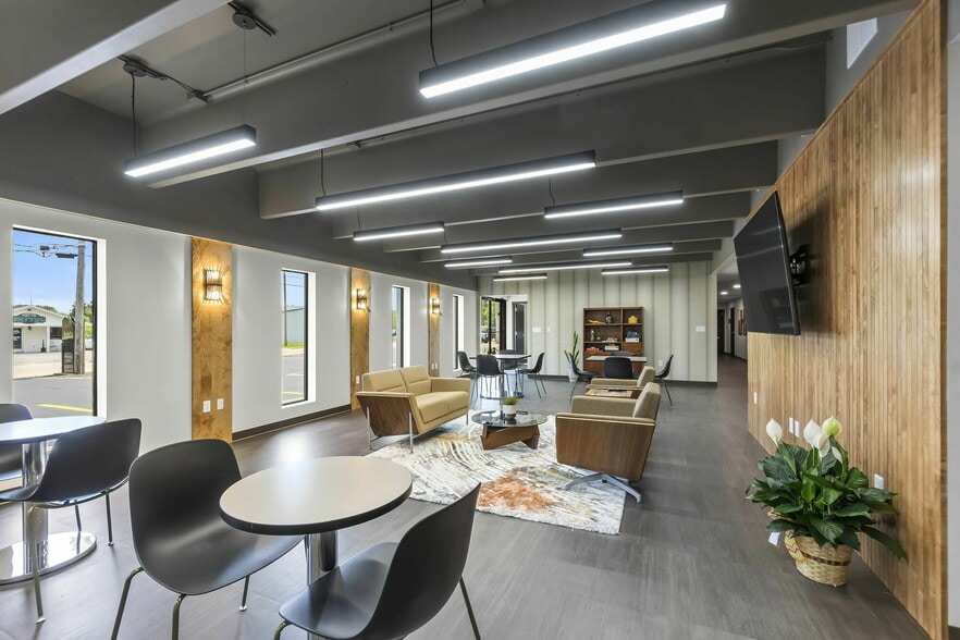 More Photos Of 1427 Thomas Dr, Cape Girardeau Coworking Space