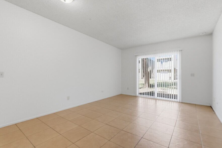 More Photos Of 2828 E Tierra Buena Ln, Phoenix Multifamily For Sale