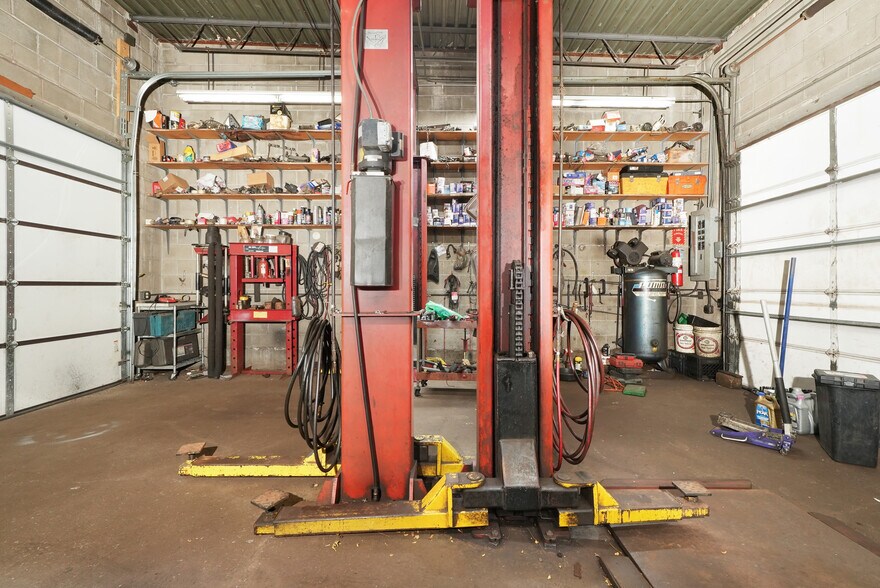 More Photos Of 6051 N California Ave, Chicago Auto Repair For Sale