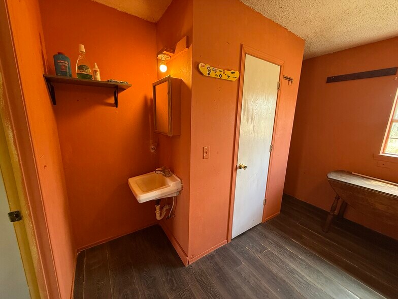 More Photos Of 27753 S Welling Rd, Welling Apartments For Sale