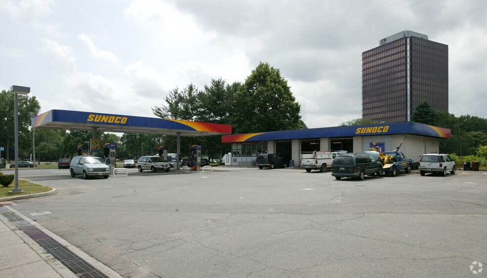 More Photos Of 131 Darlin St, East Hartford Service Station For Sale