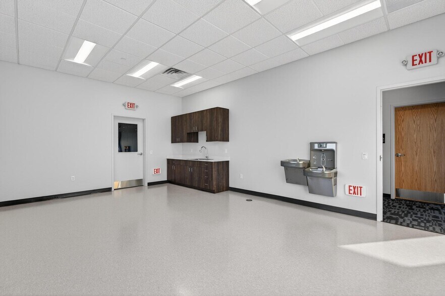 More Photos Of 555 Flint Hill Rd, King Of Prussia Distribution For Lease