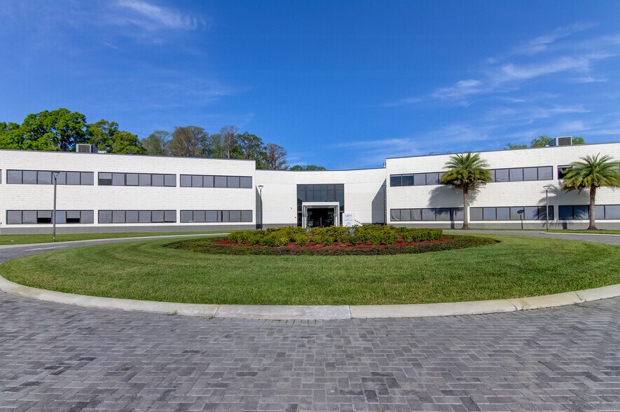 More Photos Of 3802 Coconut Palm Dr, Tampa Office Residential For Lease