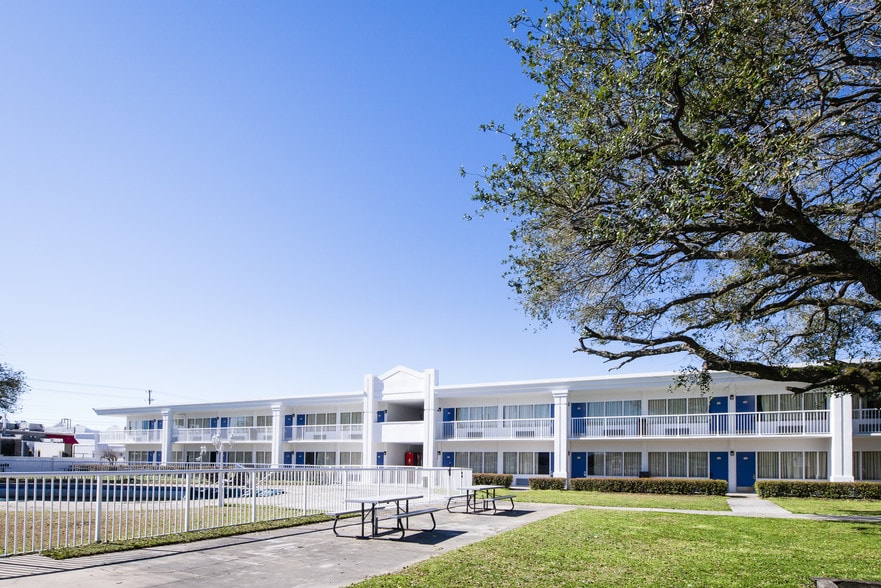 More Photos Of 603 N Marine Blvd, Jacksonville Hotel For Sale