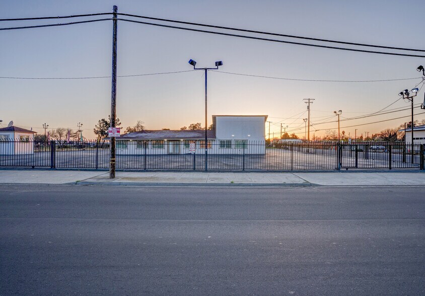 More Photos Of 854 Crows Landing Rd, Modesto Auto Dealership For Sale