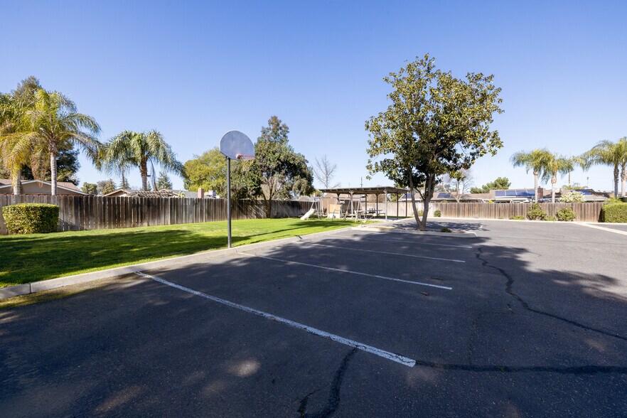 More Photos Of 2127 S Giddings St, Visalia Religious Facility For Lease