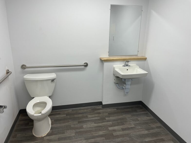 More Photos Of 7 E Broad St, Richmond Loft Creative Space For Lease