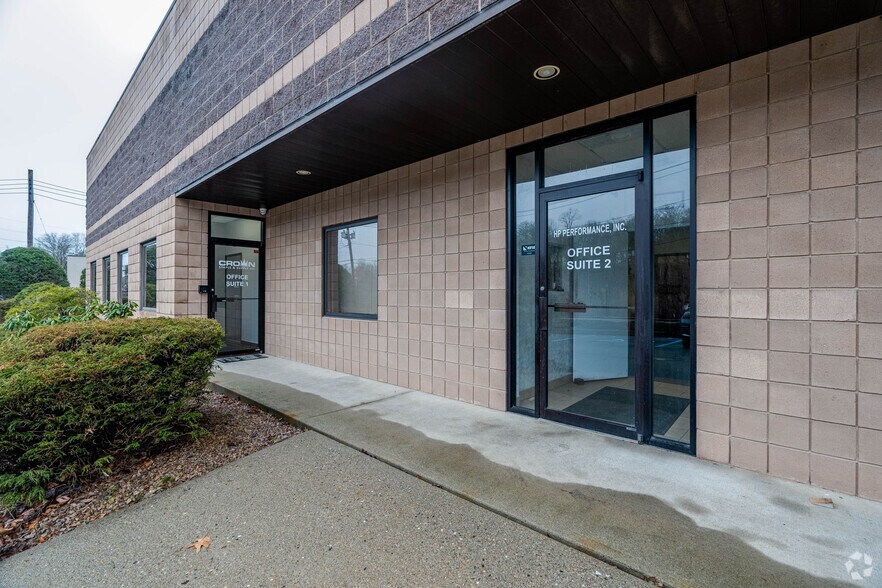 More Photos Of 8 Industrial Pky, Ringwood Warehouse For Lease