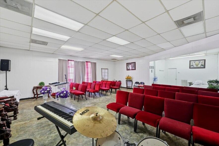 More Photos Of 148 W Green St, Hazlehurst Office For Sale