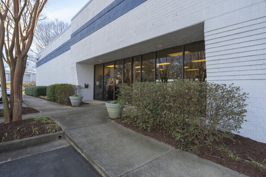 More Photos Of 3062 Kingston Ct SE, Marietta Distribution For Lease