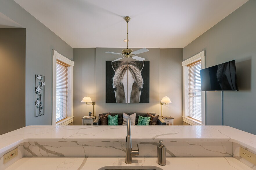 More Photos Of 300 Madison Pl, Lexington Apartments For Sale