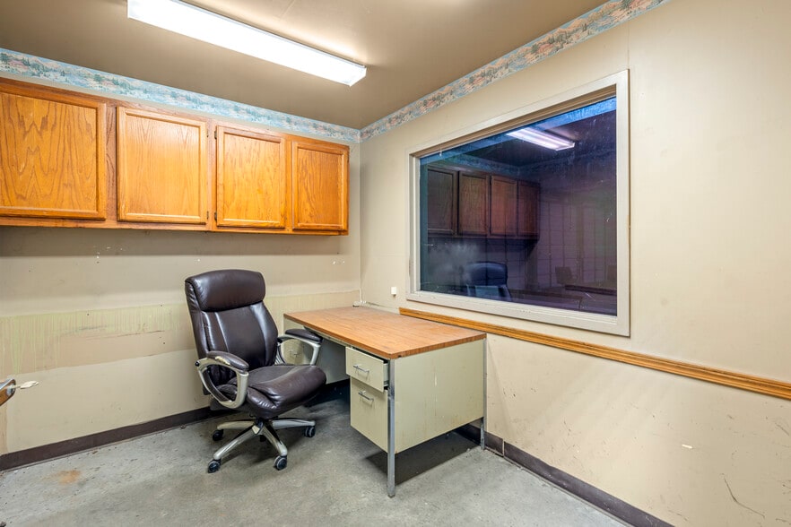 More Photos Of 275 Larcel Dr, Sikeston Flex For Sale