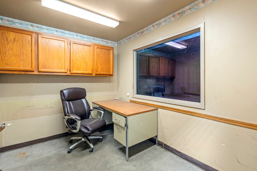 More Photos Of 275 Larcel Dr, Sikeston Flex For Lease