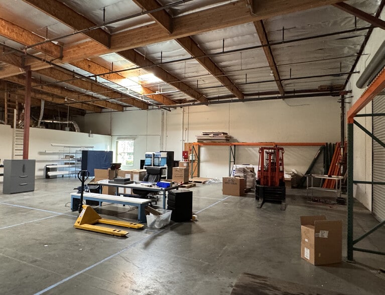 More Photos Of 41680 Corporate Center Dr, Murrieta Manufacturing For Lease