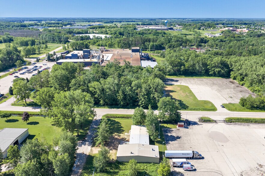 More Photos Of 2705 E Richmond St, Shawano Manufacturing For Sale