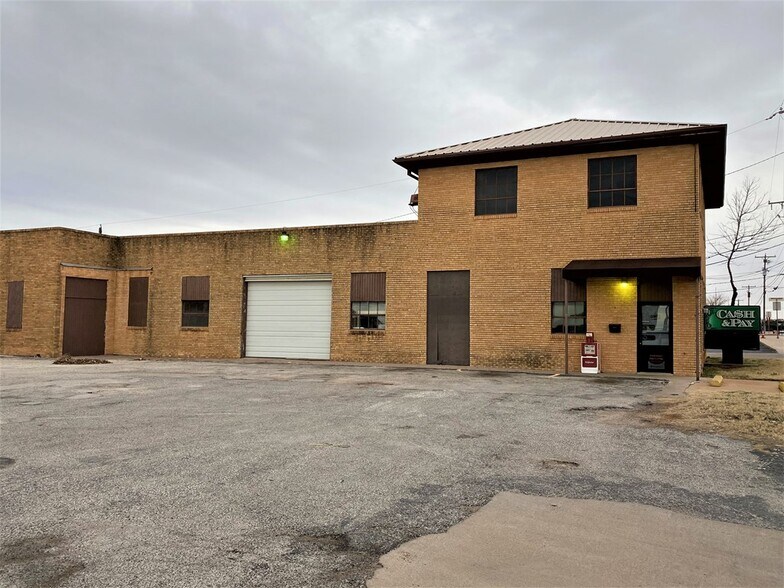 More Photos Of 906 E Broadway St, Sweetwater Office For Sale