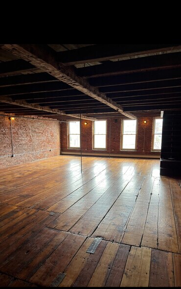 More Photos Of 106 Genesee St, Utica Restaurant For Lease