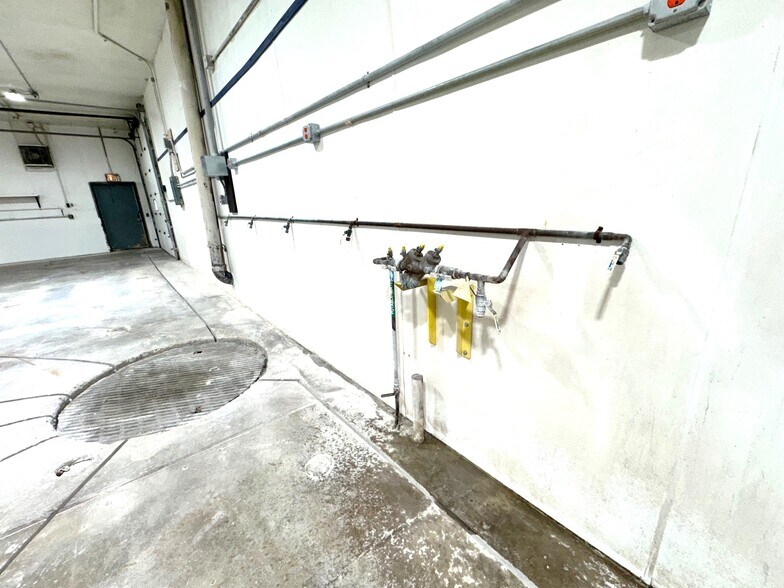 More Photos Of 4610 Femrite Dr, Madison Warehouse For Lease