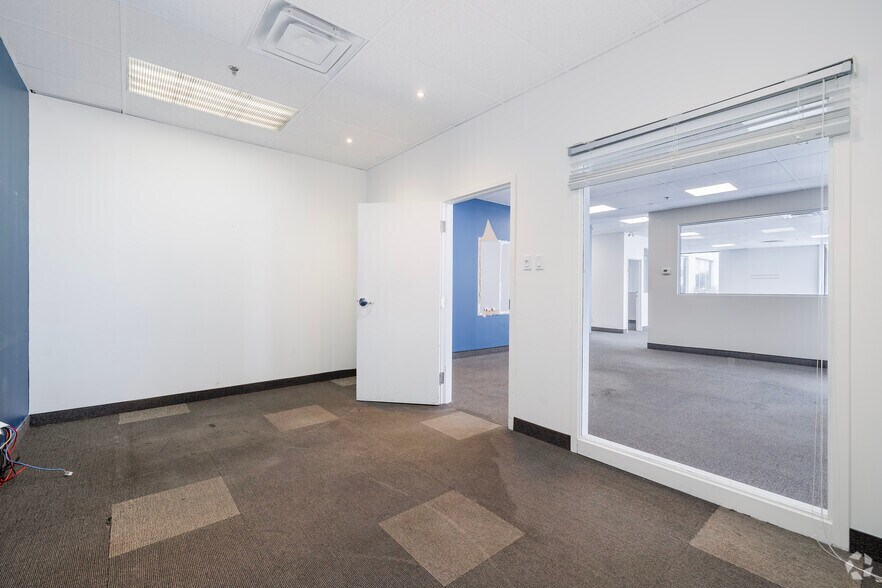 More Photos Of 9415-9495 Aut Transcanadienne, Montréal Warehouse For Lease