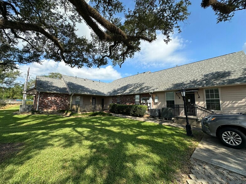 More Photos Of 12320 Burnside ave, Gonzales Office For Sale
