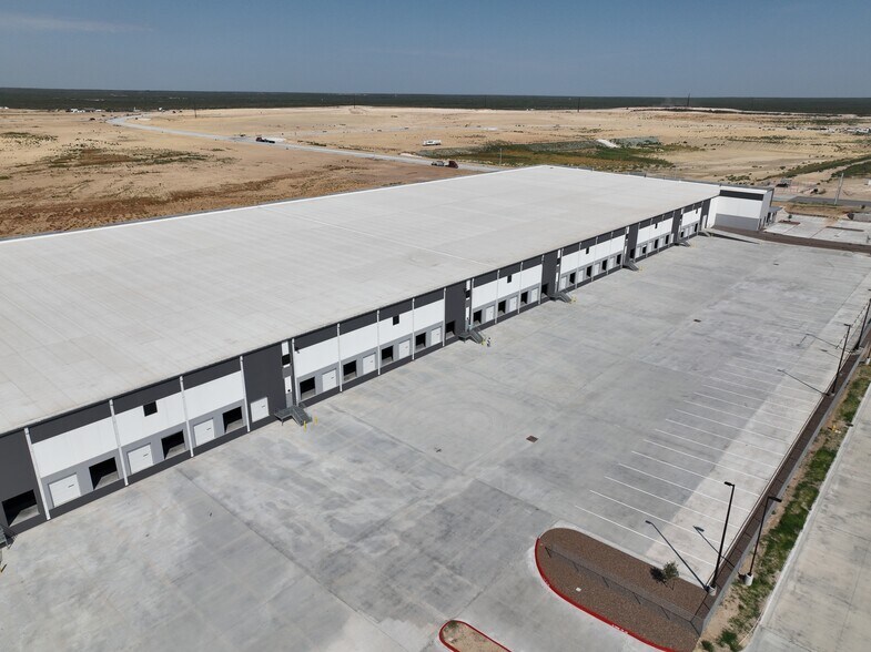 More Photos Of 1203 Reuthinger Pky, Laredo Distribution For Sale