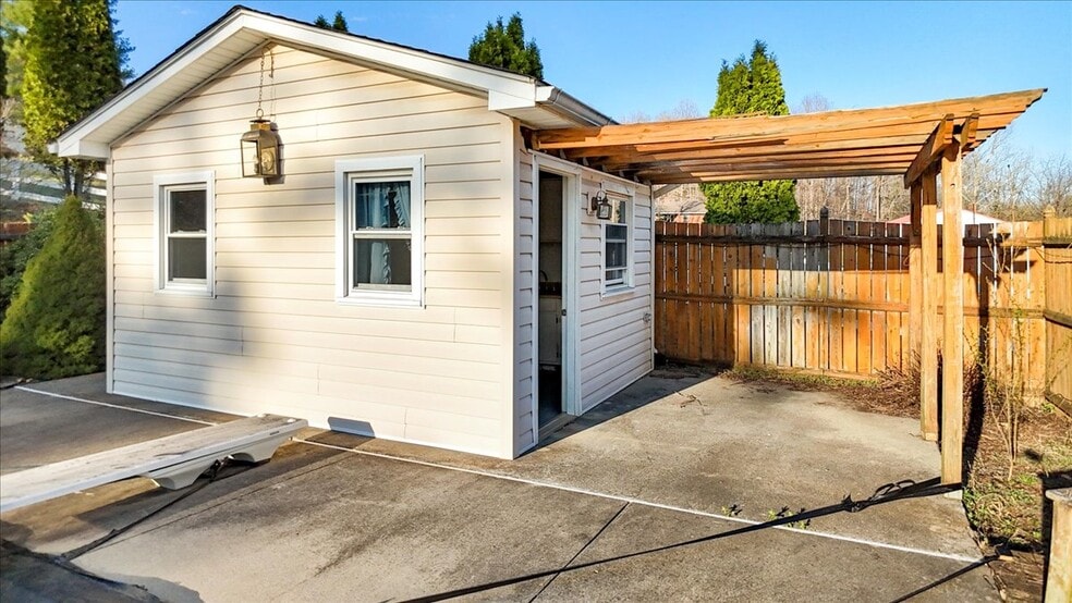 More Photos Of 1356 Coopers Cove Rd, Hardy Specialty For Sale