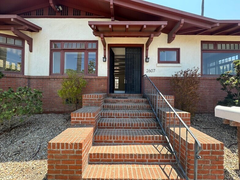 More Photos Of 2601 1st Ave, San Diego Apartments For Lease