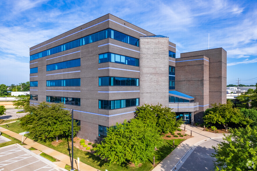 Primary Photo Of 55 Jewelers Park Dr, Neenah Office For Lease