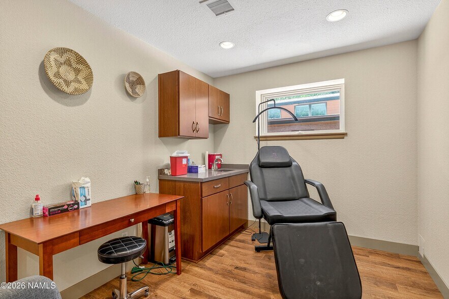 More Photos Of 1300 N Rim Dr, Flagstaff Medical For Sale