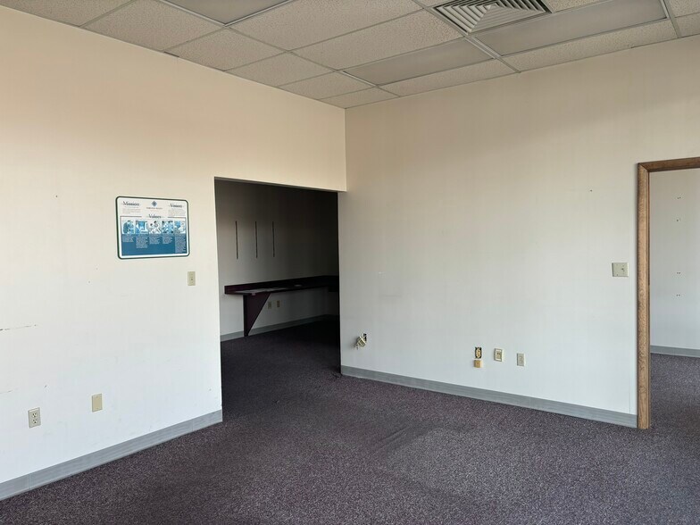 More Photos Of 210 S Jefferson St, Huntington Unknown For Lease