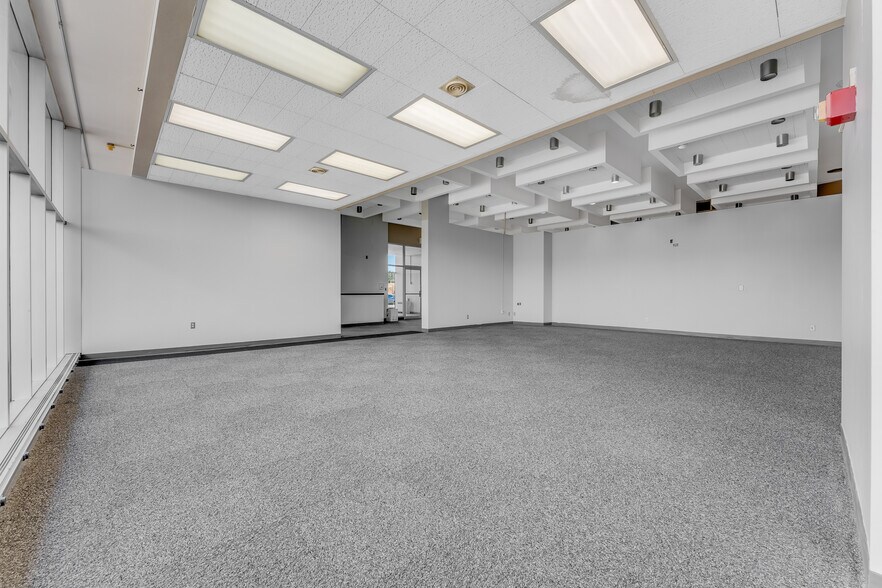 More Photos Of 214 Merchant St, Fairmont Bank For Sale