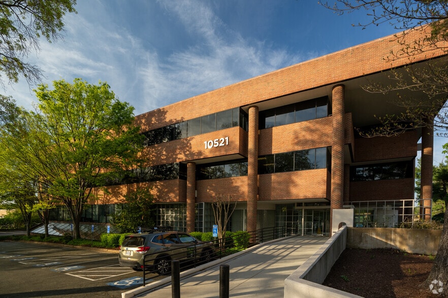 More Photos Of 10521 Rosehaven St, Oakton Office For Lease