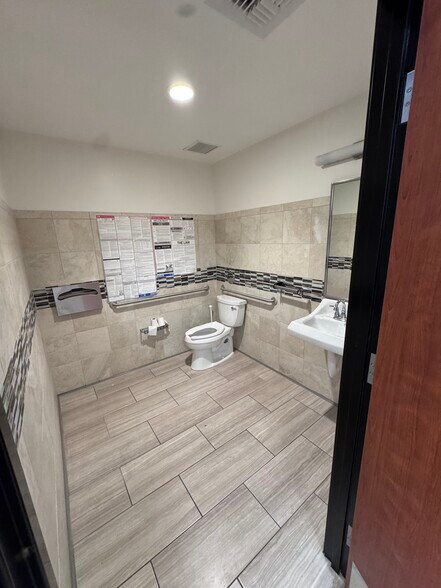 More Photos Of 7527 Draper Ave, La Jolla Medical For Lease