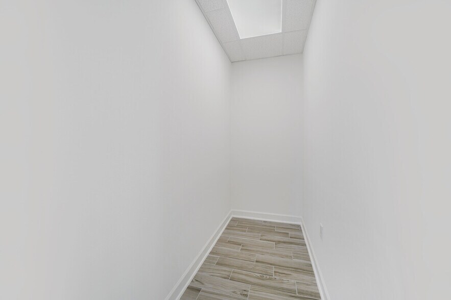 More Photos Of 30625 Kingsland, Brookshire Medical For Lease